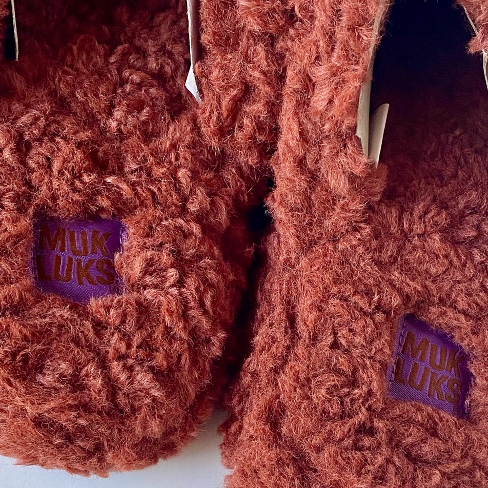 Muk Luks 🆕| Rust/Clay Brown Maven Teddy Bear Shearling Slippers.